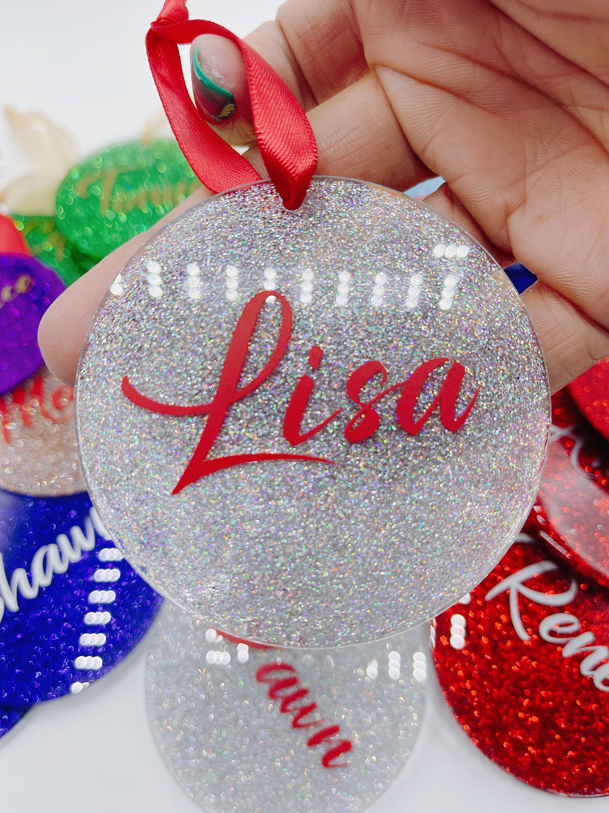 How to Make Personalized Glitter Ornaments
